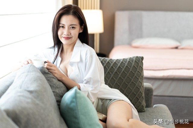 让女人主动联系你的3个方法，“坏男人”经常使用