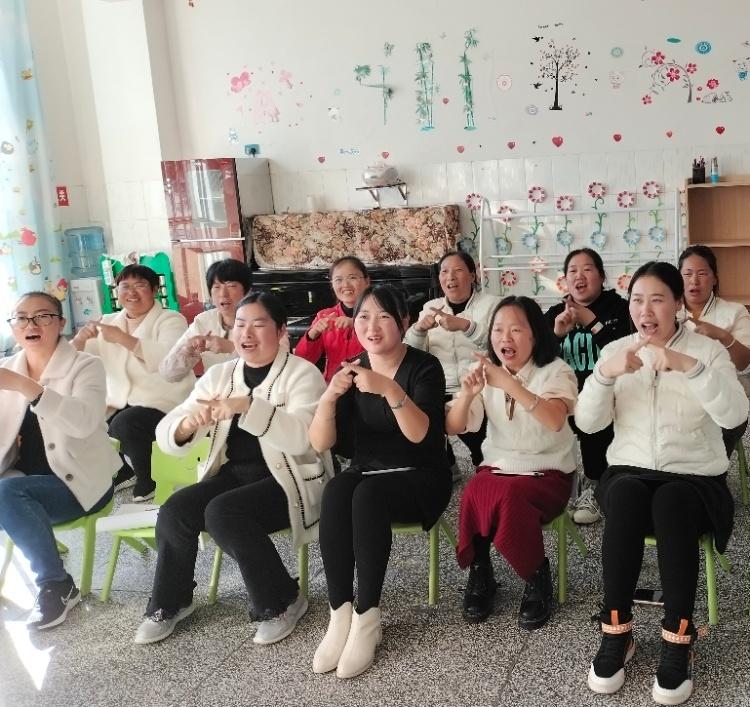 手指游戏对幼儿大脑发育_小班幼儿手指游戏教研专题小结_手指游戏园本教研活动