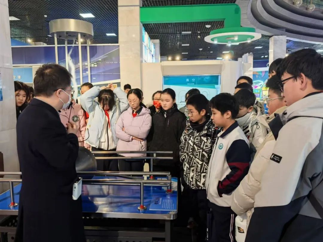 锥体上滚的实验现象_椎体上滚生活应用_锥体上滚生活应用