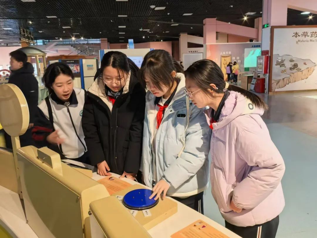 锥体上滚的实验现象_锥体上滚生活应用_椎体上滚生活应用