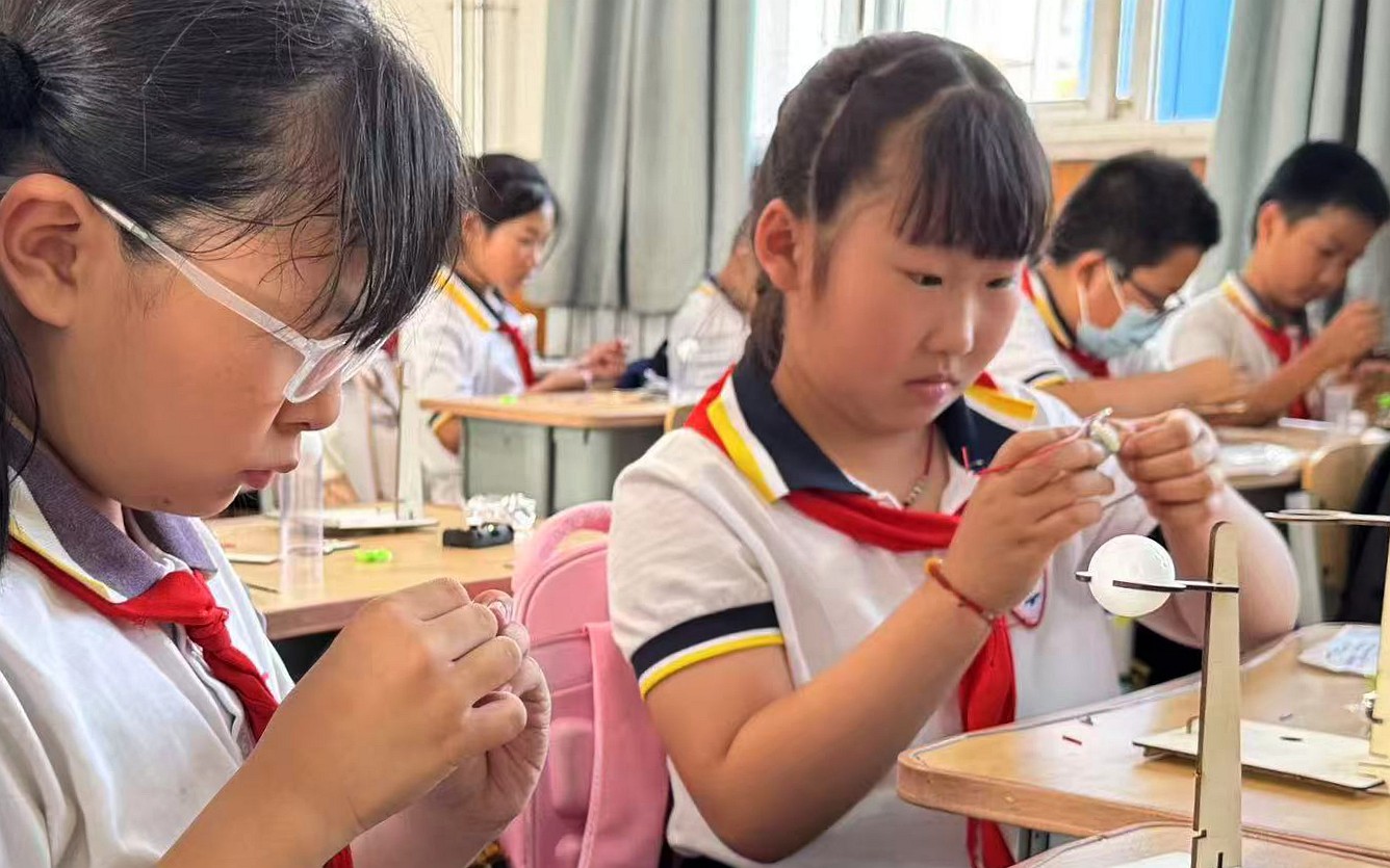 伯努利原理生活应用_ 悬浮奇迹科学实验 _津滨新区科技周科普活动 