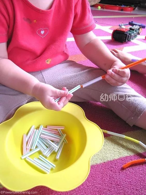 幼儿园手眼协调能力训练活动_小班幼儿手指游戏教研专题小结_3~6岁儿童手部精细动作发展游戏