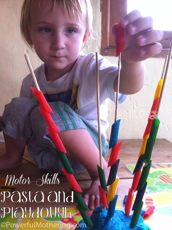 小班幼儿手指游戏教研专题小结_3~6岁儿童手部精细动作发展游戏_幼儿园手眼协调能力训练活动