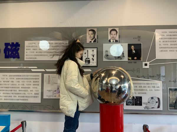 锥体上滚生活应用_锥体上滚日常生活应用_锥体上滚的实验现象