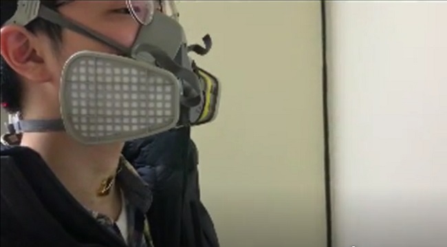 可穿戴式振动传感器,用于精确的语音识别