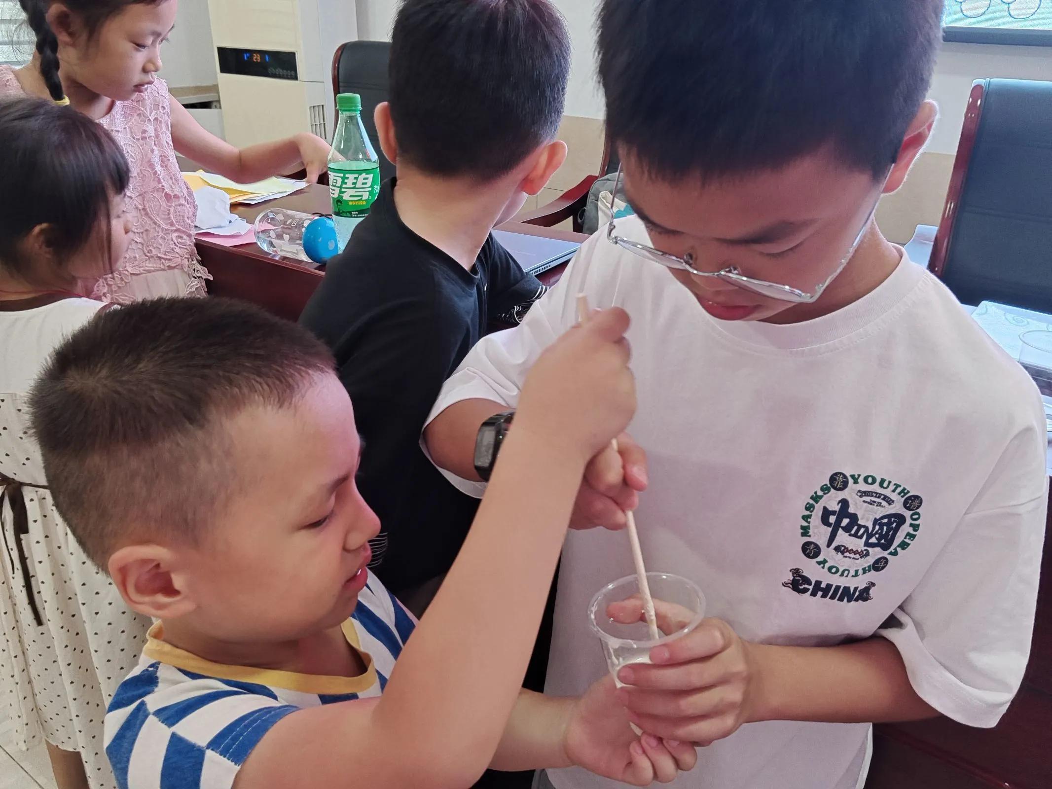 非牛顿流体生活应用_留守儿童科学教育_非牛顿流体实验课程