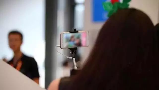 游戏新闻 美女_新闻美女游戏视频_新闻美女游戏直播