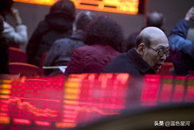 政客的"短视"与人民的"长线"：一场关于时间的博弈