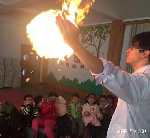 幼儿园游戏专题总结_幼儿园家长进课堂 绘本教学活动设计 家长课堂互动技巧