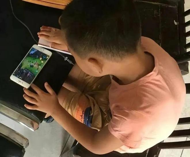 精神毒品手机游戏_手机游戏充值悲剧_为游戏杀人新闻