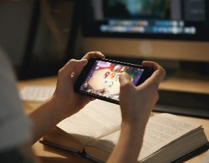 版号关闸的260多天里，游戏行业“向死而生”