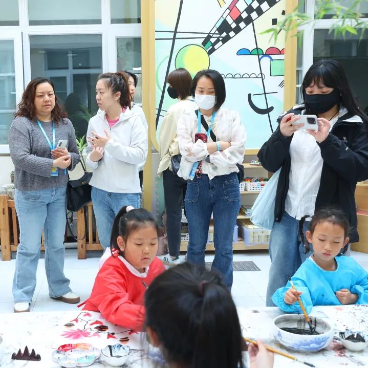 幼儿园高质量发展交流会_群英幼儿园自主游戏观摩_小班游戏专题小结