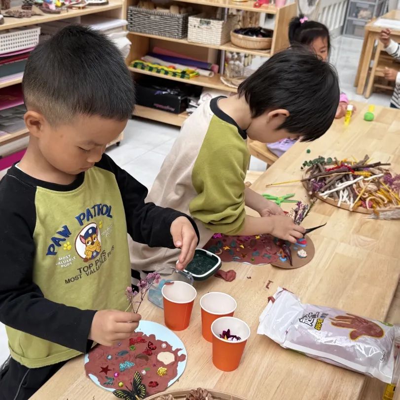 群英幼儿园自主游戏观摩_小班游戏专题小结_幼儿园高质量发展交流会