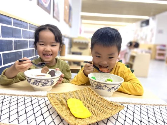 幼儿园环境观摩教研活动_幼儿园区域游戏指导_幼儿园游戏专题总结