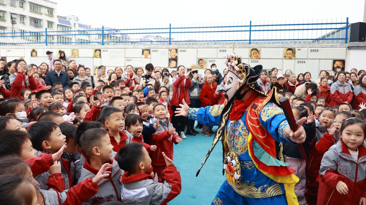 非遗文化融入幼儿教育_幼儿园游戏专题总结_幼儿园自主游戏活动