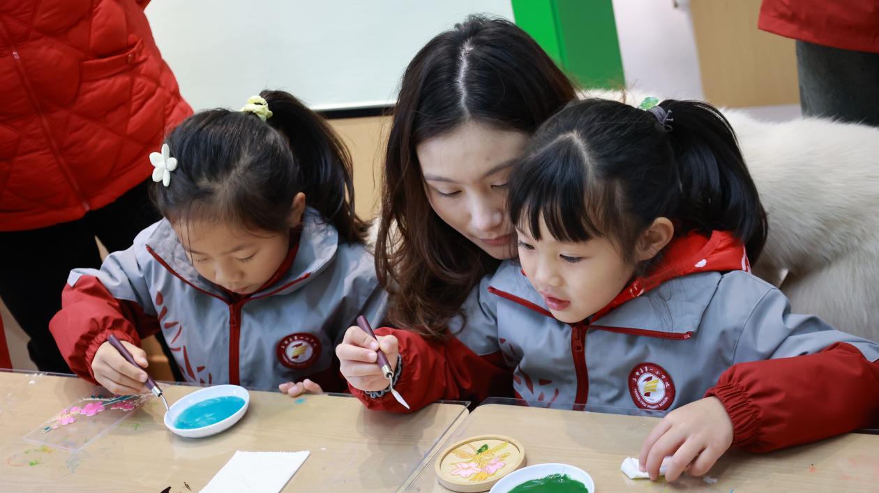 幼儿园自主游戏活动_非遗文化融入幼儿教育_幼儿园游戏专题总结