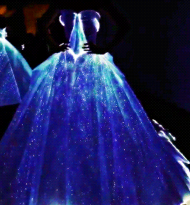  会发光的裙子设计 _生活黑科技应用_3D打印办公大楼技术 