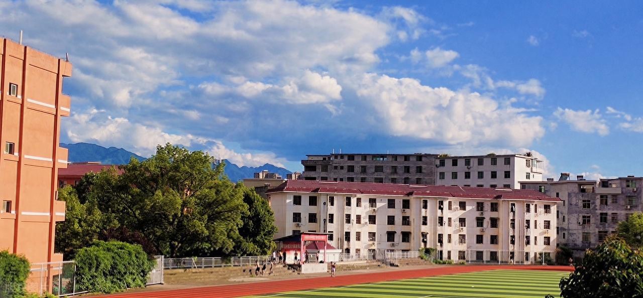 pg下载赏金下载 2025年中考，高州中学、 茂名一中、化州一中、信宜中学，如何选择