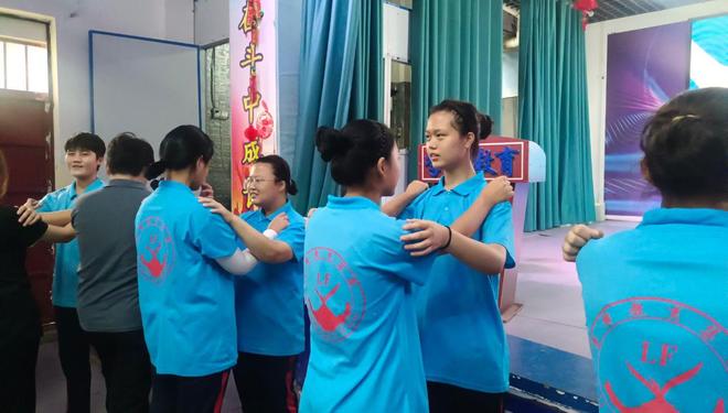 网瘾少年成因分析_沉迷游戏伤身新闻_留守儿童网瘾问题