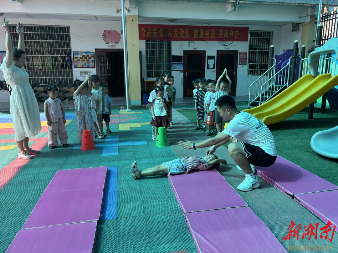 湖南省凌志华名园长工作室送教下乡_幼儿园游戏专题总结_幼儿自我服务能力培养