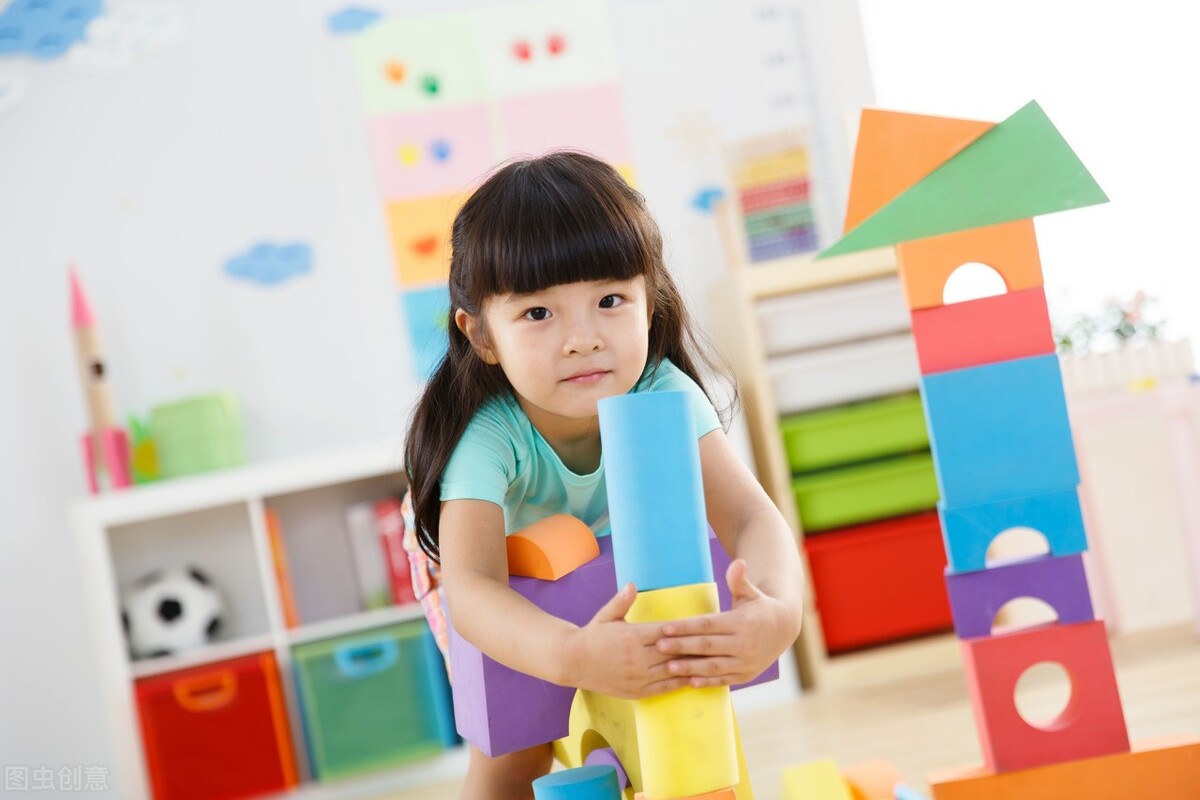 小班自主主题课程实施案例_幼儿园课程创新实践_小班游戏专题小结