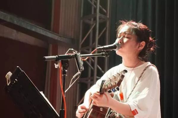 花粥盗将行狗屁不通_抖音神曲花粥争议_流氓花粥歌词