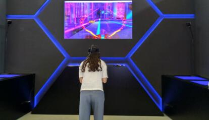 沉浸虚拟世界：三维虚拟声音的实现，自然交互与传感技术