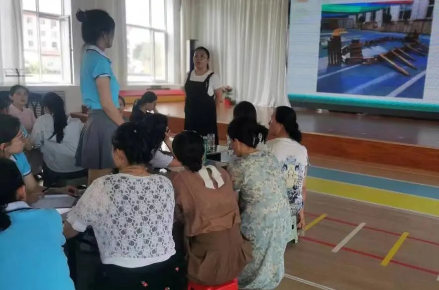 小班游戏专题小结_幼儿游戏价值与教师反思_幼儿园建构游戏案例分析