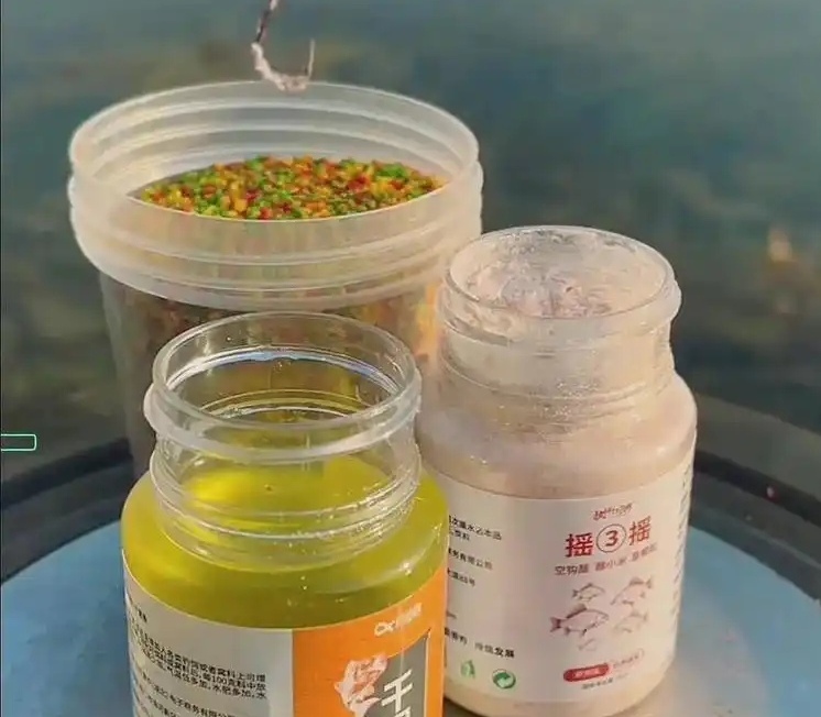 用红虫钓鱼怎么调漂_红虫搭配摇三摇避杂鱼技巧_传统钓红虫搭摇三摇