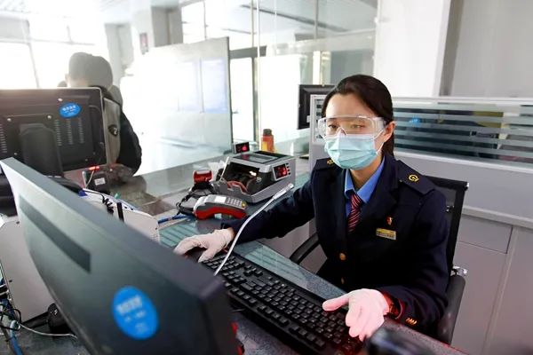 河南疫情最新防控措施_郑州晚报地铁报 生活 应用 app_郑州地铁周末行车间隔调整