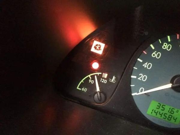 机油报警灯危险_汽车故障灯识别_故障灯图解大全大图