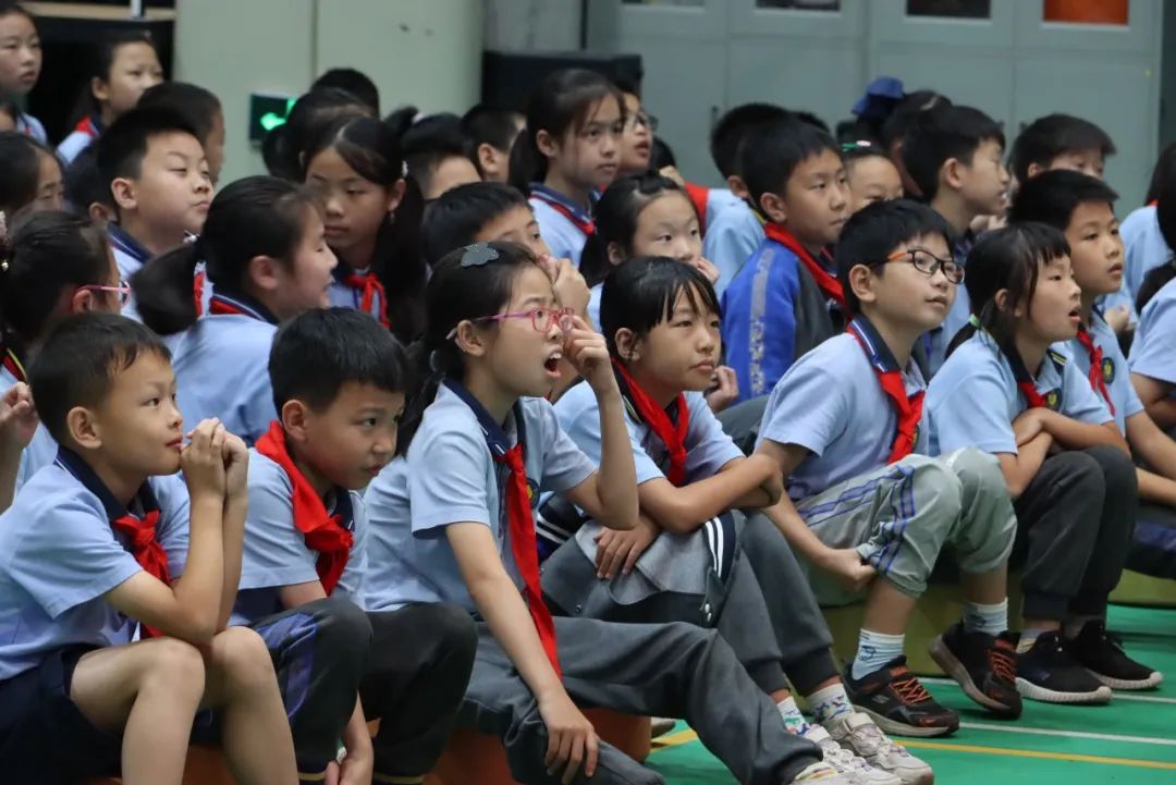 伯努利原理生活应用_伯努利生活中的应用_生活中的伯努利原理见面课