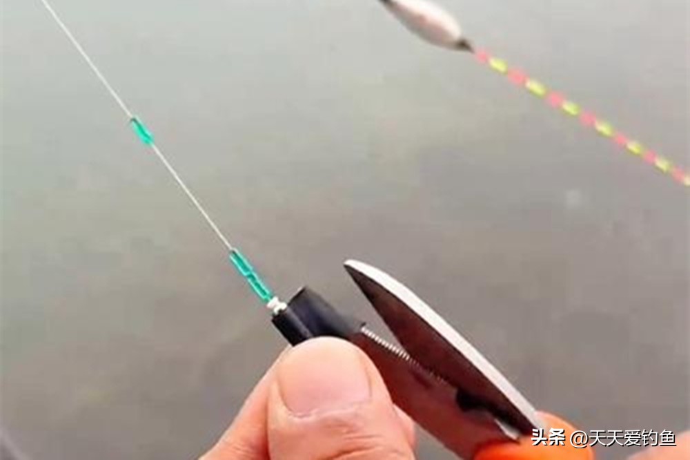 极钝调漂技巧_悬坠钓调漂方法_鱼钩挂红虫调漂