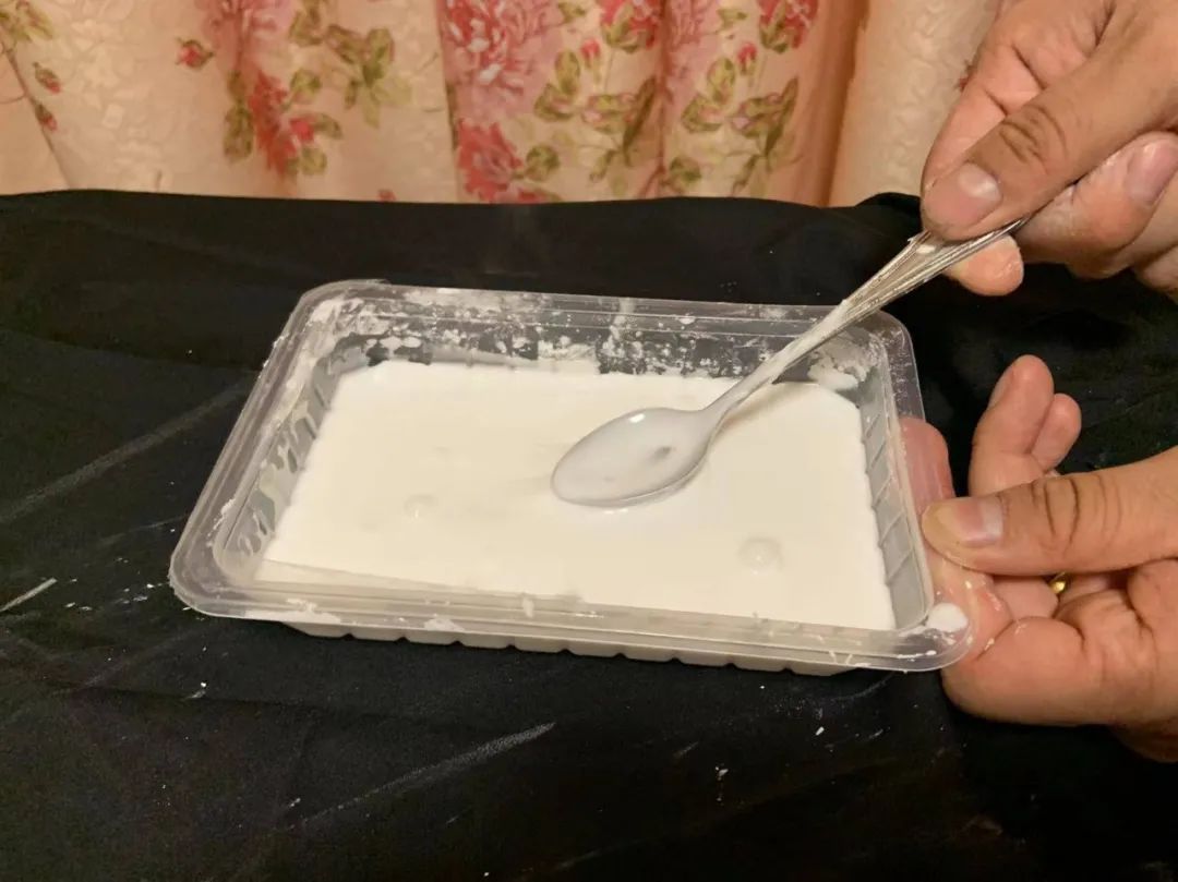 非牛顿流体实验_制作非牛顿流体教程_非牛顿流体生活应用