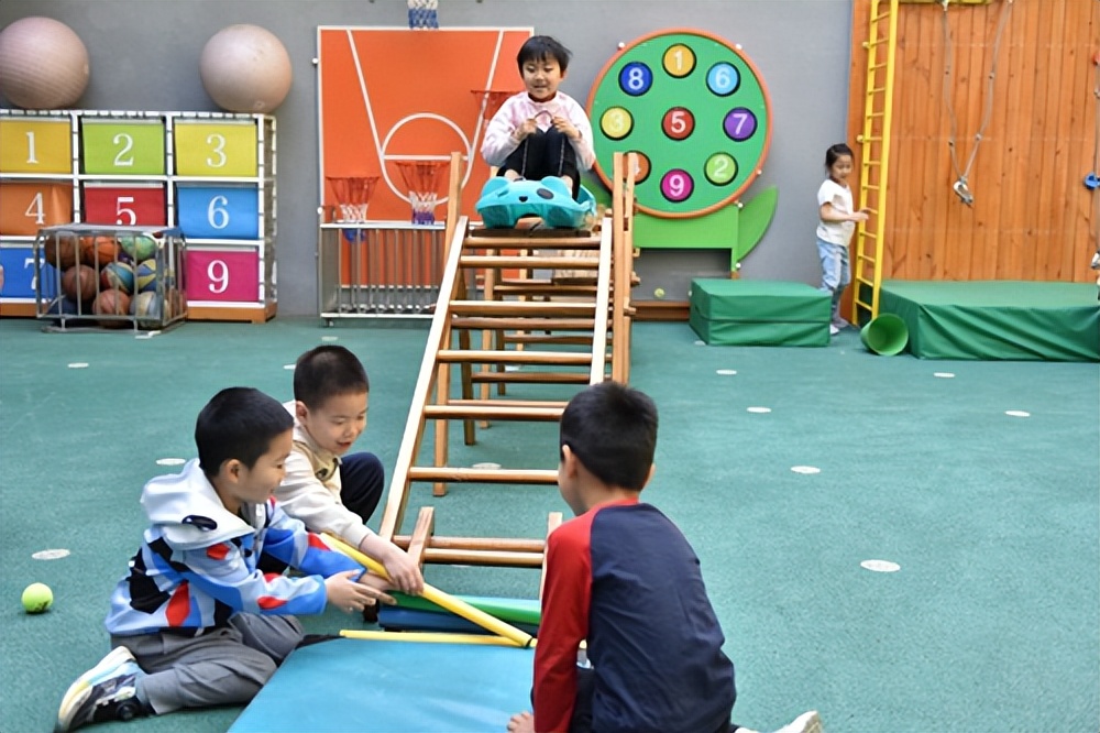 海淀区幼儿园教师基本功展示活动_颐慧佳园幼儿园自主游戏实践_幼儿园游戏专题总结