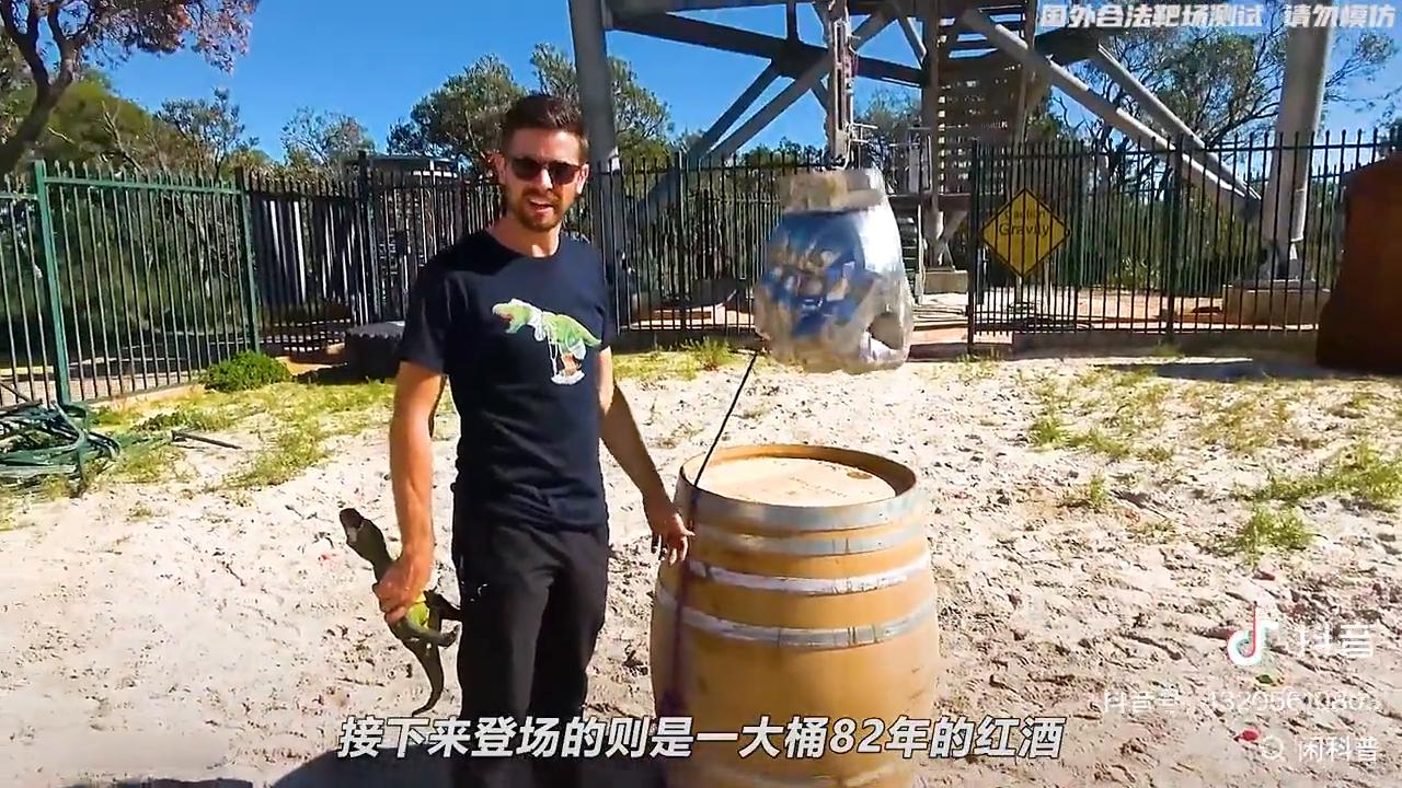 非牛顿流体600斤铁拳实验_非牛顿流体生活应用_铁拳砸非牛顿流体效果