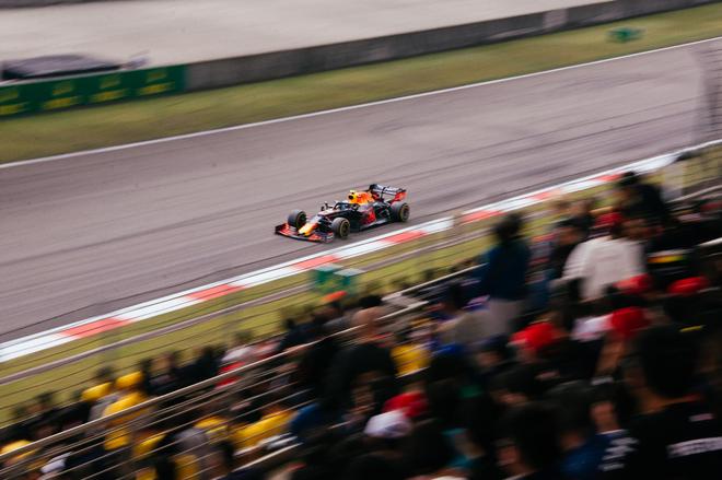 赛道作为技术极限的“压力测试场”，其价值在于推动民用技术的迭