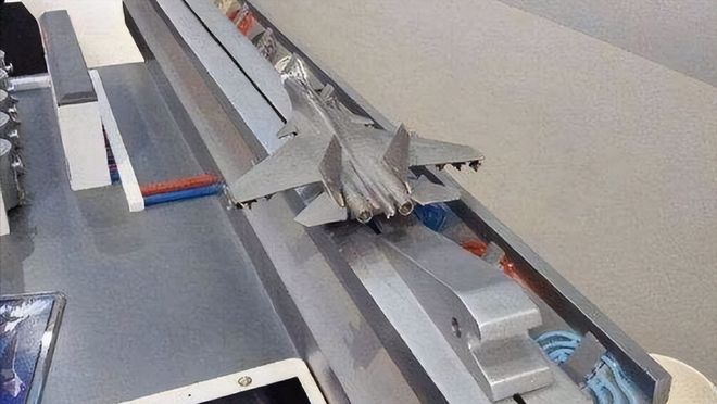 电磁弹射工作原理_电磁炮生活应用_电磁炮电磁感应原理