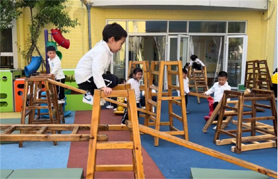 幼儿自主探究学习_安吉梯搭建游戏_幼儿园游戏专题总结