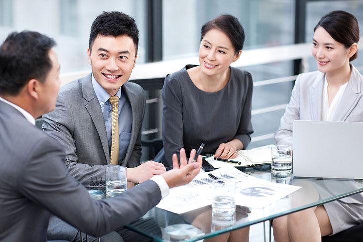 讲话有气场的人_如何让自己说话有气场_说话气场很强大的词