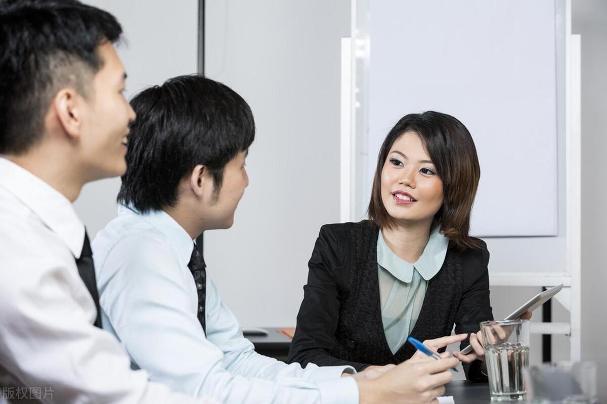 说话气场很强大的词_气场强的人说话_如何让自己说话有气场