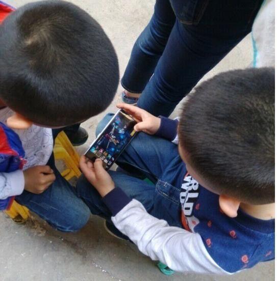 王者荣耀小学生沉迷_沉迷游戏伤身新闻_王者荣耀青少年沉迷