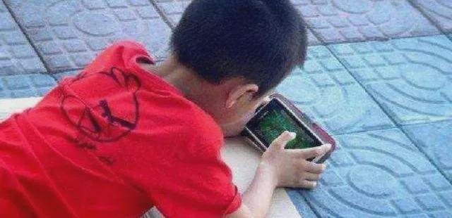 沉迷网络游戏诈骗案例_沉迷游戏伤身新闻_沉迷网络游戏对成年人危害