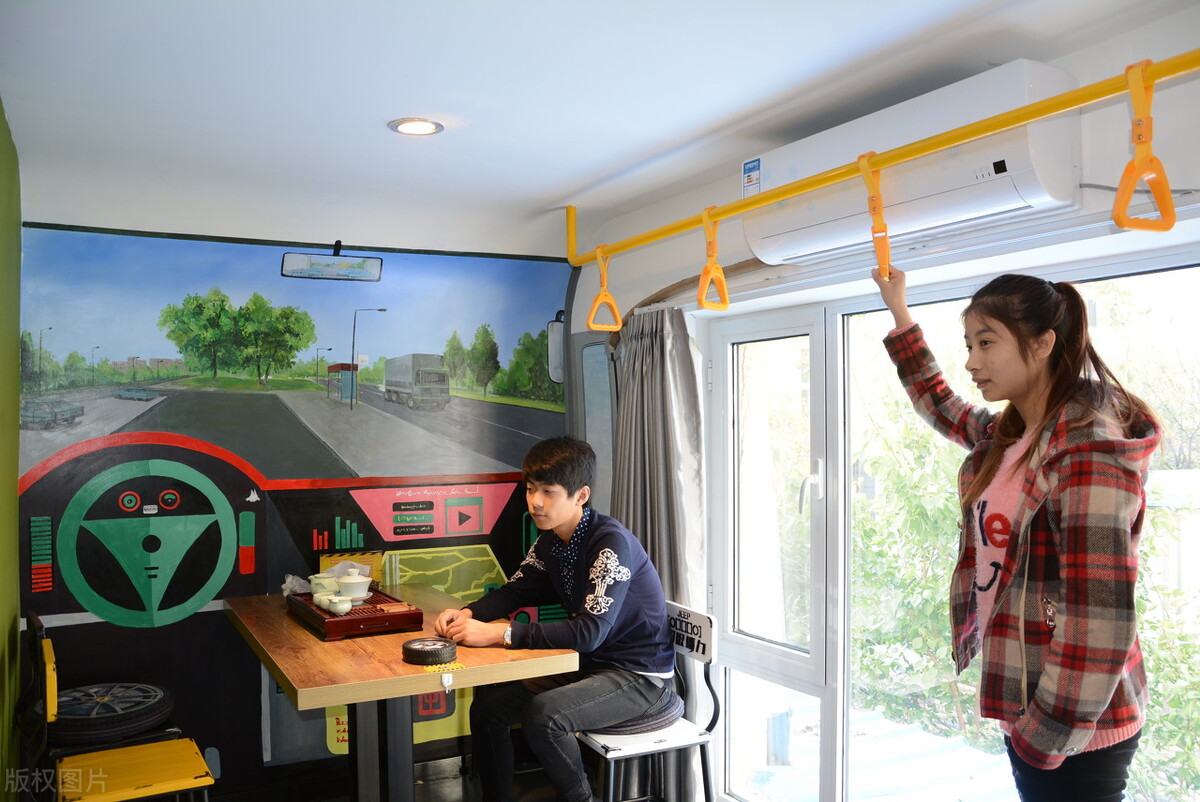 汽车惯性刹车距离_公交车乘坐安全技巧_牛顿第一定律生活应用