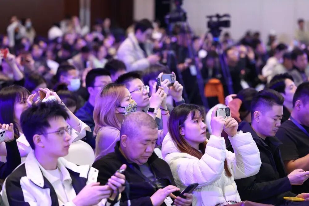 2025年中国游戏产业报告_游戏行业 新闻_小程序游戏市场规模