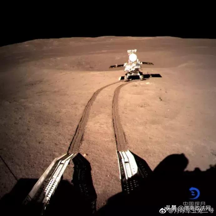 月球车玉兔最后一条微博_微博月球车玉兔_月球玉兔二号的照片