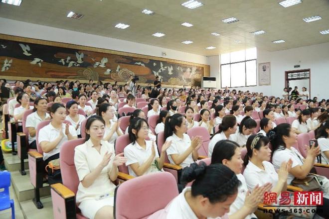 漯河市市直幼儿园教师培训会_市领航工作室发展共同体培训_幼儿园游戏专题总结
