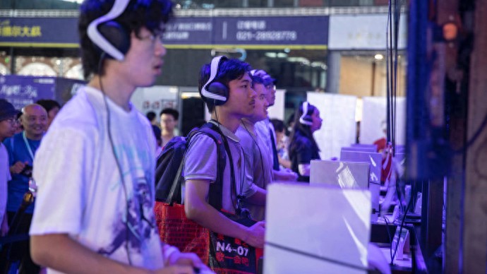 网页游戏新闻_2025中国游戏产业报告_中国游戏市场收入增长分析