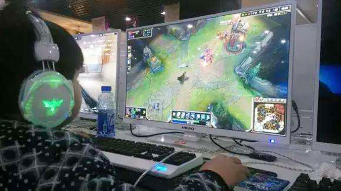 父母在隔离，8岁熊孩子玩游戏刷爆信用卡，几天竟花了1W多