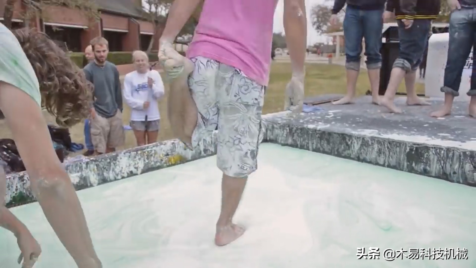 非牛顿流体实验_非牛顿流体生活应用_50斤铁砧45米高台